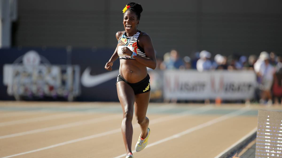 Alysia Montaño compite en la prueba de 800 metros durante los Campeonatos Nacionales de Atletismo de Estados Unidos de 2017.