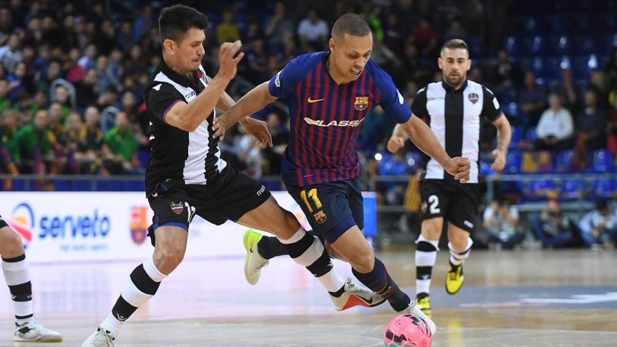 El Barcelona cumple ante el Levante y ya espera al Palma