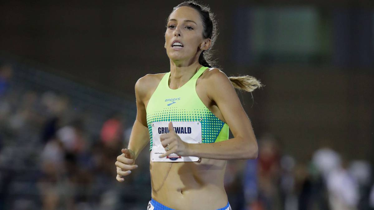 La atleta estadounidense Gabriele Grunewald compite en la prueba de 1.500 metros durante los Campeonatos Nacionales de Estados Unidos de 2017.