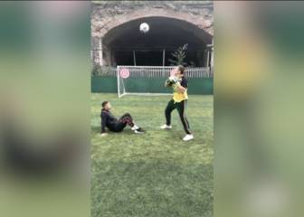 Cuando un campeón mundial de boxeo y unos 'freestylers' se juntan, salen barbaridades así