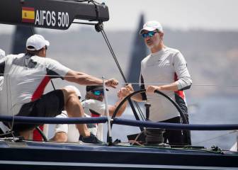 El rey Felipe VI ya maneja la rueda del Aifos 500