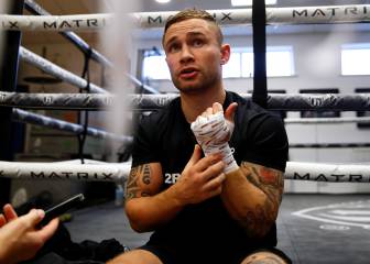 Frampton se fractura la mano izquierda... ¡con una cortina!