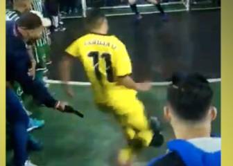 Empujones y pistola: el penal en una favela que se hizo viral