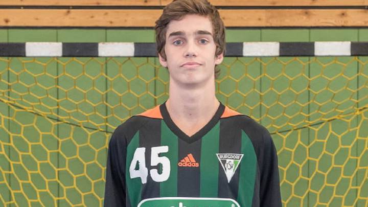 Pablo Urdangarín posa con la camiseta del TSV Hannover Burgdorf.