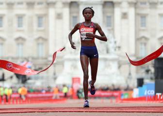 Kosgei rebaja su récord mundial de medio maratón en un minuto