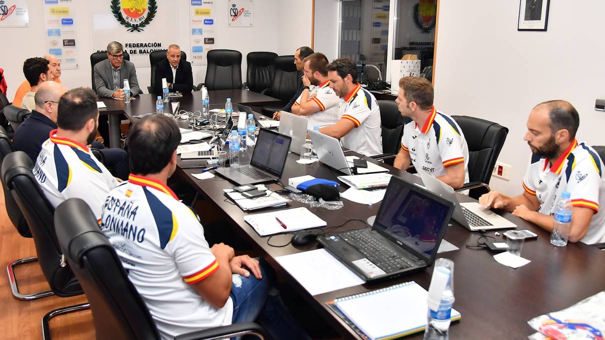 Los nuevos seleccionadores con el presidente Blázquez