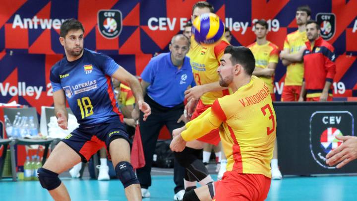 España resurge a tiempo para alcanzar los octavos de final