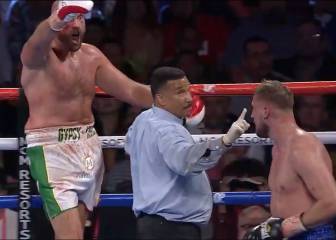 Lo tildan de sucio: Fury cortado en la ceja y su rival hace esto