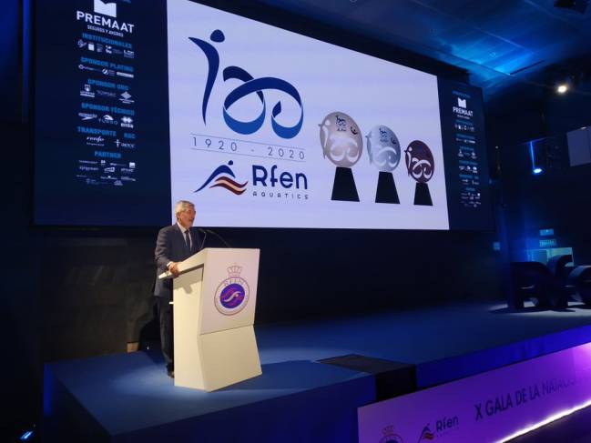 Carpena, con el logo de fondo.