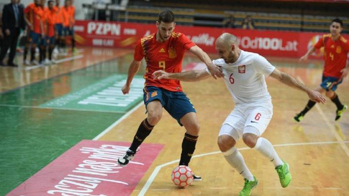 España llega al pleno con Polonia
