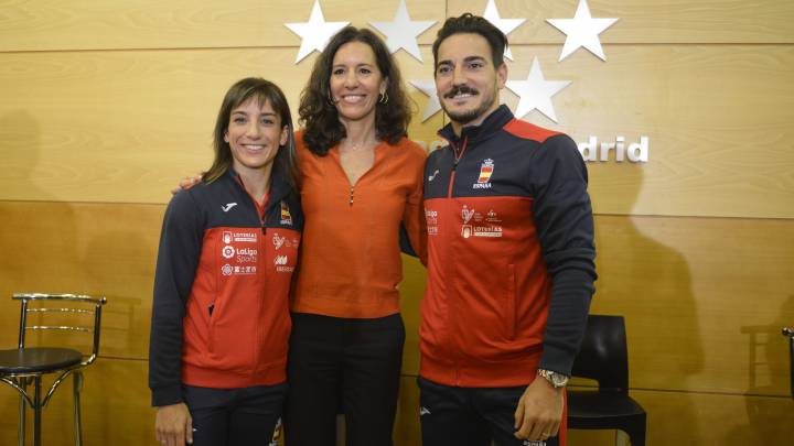Sandra Sánchez, Eugenia Carballedo, consejera de Presidencia de la Comunidad de Madrid, y Damián Quintero.