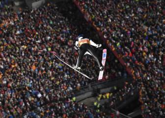 Kobayashi pone en órbita sus esquís en Oberstdorf y gana