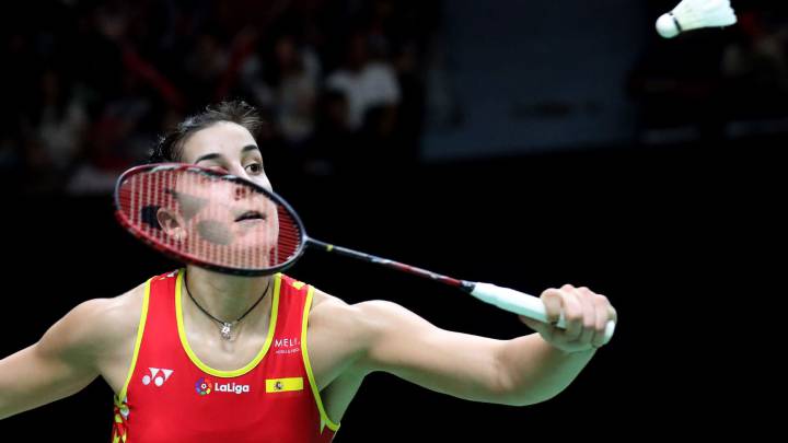 Carolina Marín devuelve el volante ante An Se-young durante su partido del Daihatsu Indonesian Masters de Jakarta, Indonesia.