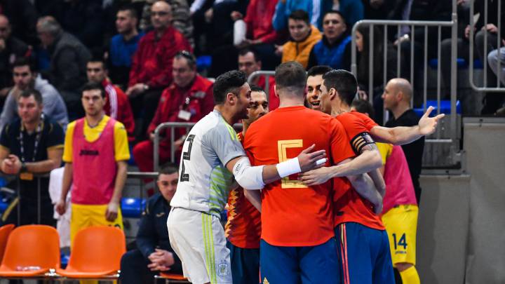 Dos goles de Lozano tumban a Ucrania y toca ganar a Serbia