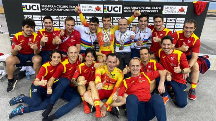 El equipo español de ciclismo adaptado tras el Mundial de Canadá.