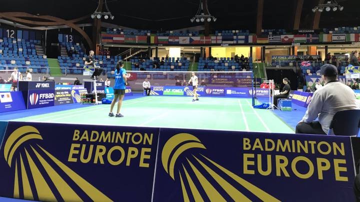 Debut agridulce de España: victoria masculina y derrota femenina