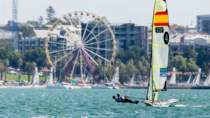 Diego Botín y Iago López, durante una regata de la clase 49er en los Mundiales de Geelong.