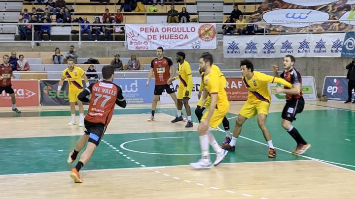 El Barça gana en Huesca y el Ademar remonta en Valladolid