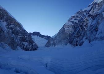 El Everest invernal de Alex Txikon se complica seriamente