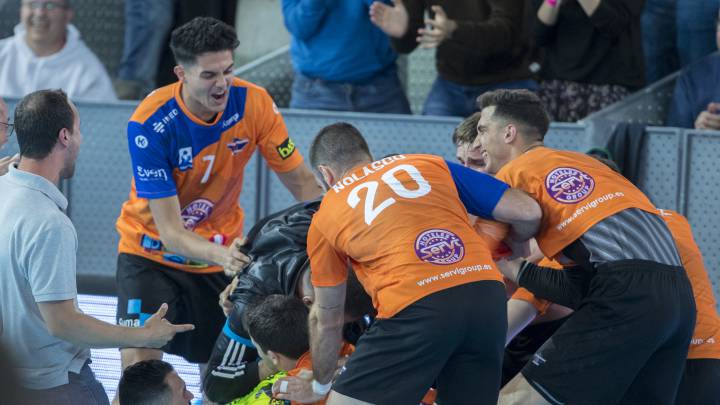 El Benidorm celebra su pase a la final copera que se juega en Madrid.