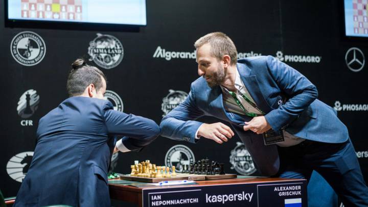 Alexander Grischuk de pie