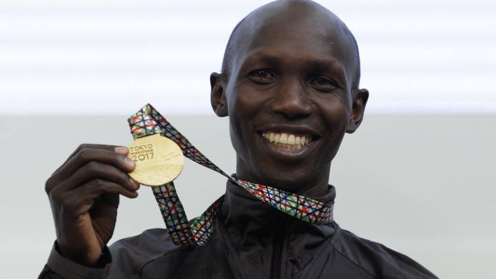 Kipsang: récord en la maratón, suspendido por dopaje y ahora detenido por beber en un bar