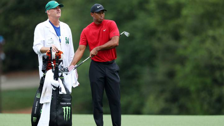 Tiger Woods y su caddie Joe LaCava,