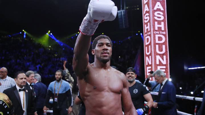 Anthony Joshua reta a Tyson Fury.