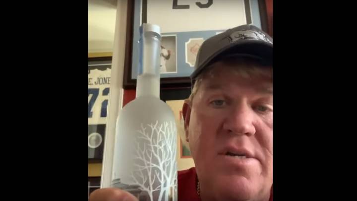 La receta mágica de John Daly: vodka para curar el coronavirus