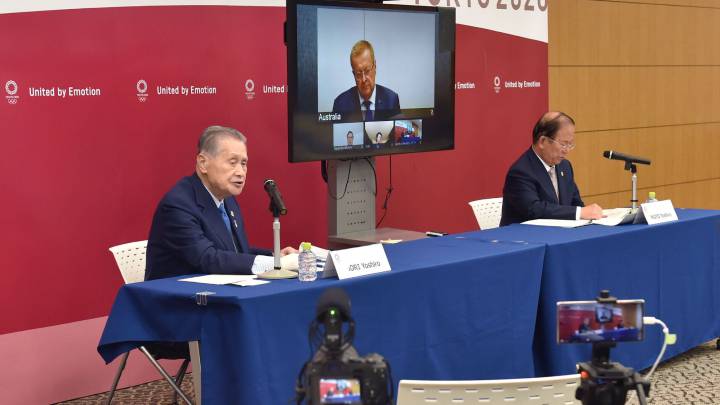 Yoshiro Mori y Toshiro Muto, durante una reunión con John Coates para analizar la situación de los Juegos Olímpicos de Tokio 2020.