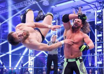 AJ Styles alza el campeonato Intercontinental en SmackDown