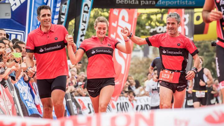 Miguel Indurain, Mireia Belmonte y Martin Fiz, durante una de las pruebas del Banco Santander.