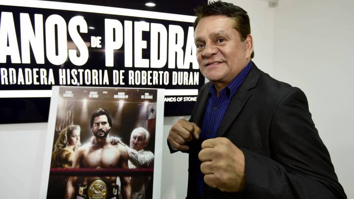 El boxeador panameño Roberto 'Manos de Piedra' Durán, durante una entrevista.