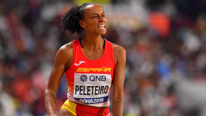 Ana Peleteiro reacciona tras un salto en los Mundiales de Atletismo de Doha.