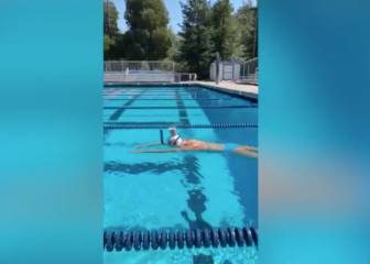 Campeona olímpica y su increíble desafío: ¡nadó con un vaso en la cabeza!