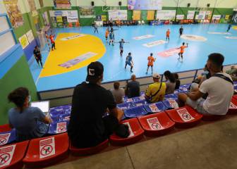 El público regresa al balonmano de élite para ver al Rocasa