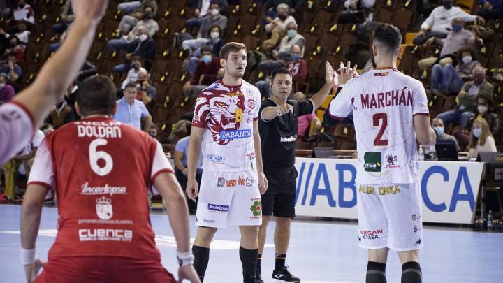 Zarpazo del Cuenca en León y
fin de la racha del Ademar