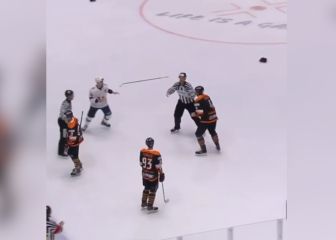La pelea de hockey más corta: derechazo y a dormir