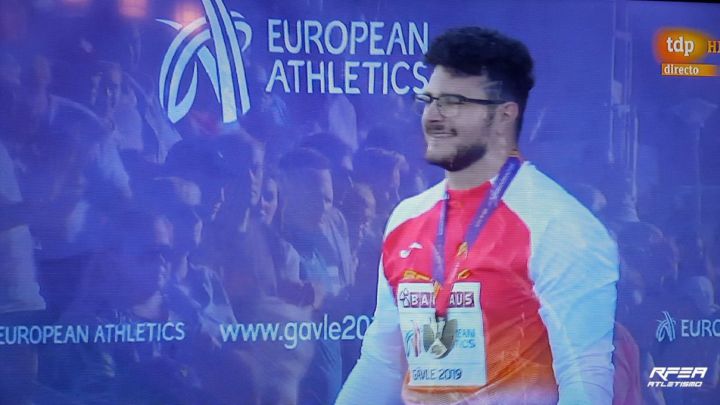 Alberto González celebra su triunfo en la prueba de lanzamiento de martillo en los Europeos Sub-23.