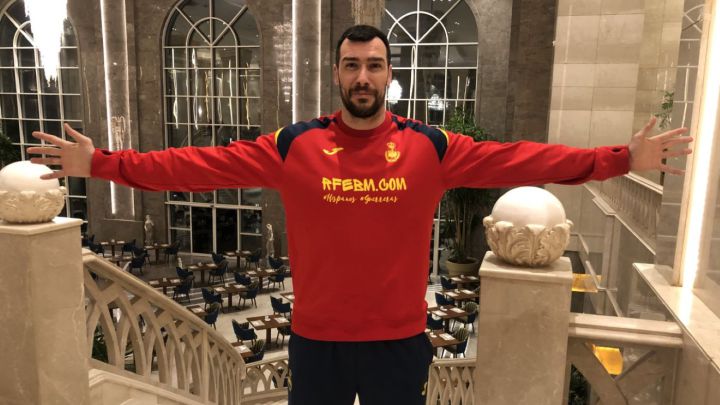 "No pasarán", gesticula Giardiola, el eje de la defensa española ante Alemania,