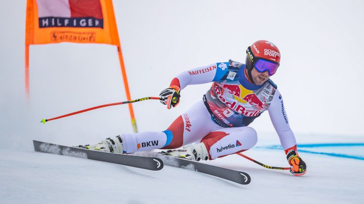 Feuz gana el descenso de Kitzbuehel y es nuevo líder