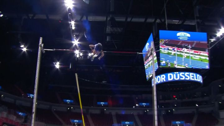 Duplantis salta 6,01... y le responde Lavillenie con 6,02