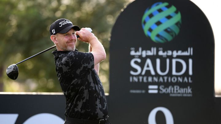 Fox y Gallacher, primeros líderes tras jornada incompleta