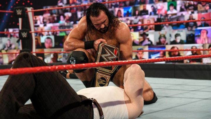 Crónica del WWE Raw del 8 de febrero de 2021.