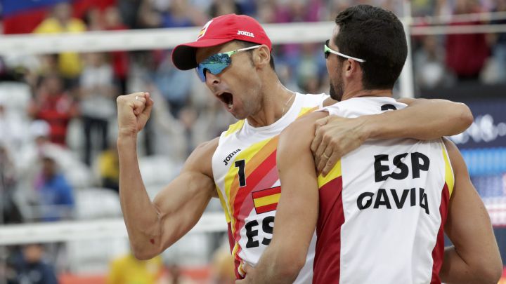 Pablo Herrera y Adrian Gavira, durante un partido de vóley playa en los Juegos Olímpicos de Rió 2016