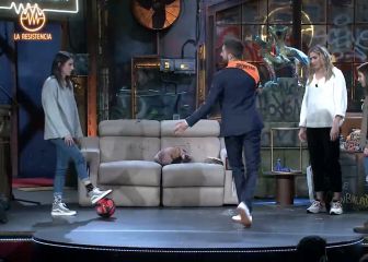 Broncano en un rondo con tres jugadoras de futsal: