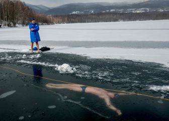 Persiguiendo un récord Guinness bajo el hielo