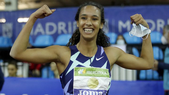 María Vicente celebra su victoria y el récord de España de pentatlón en los campeonatos de España de Atletismo en Pista Cubierta.