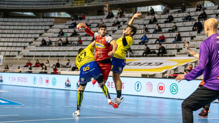 El Huesca se impone al Bidasoa y se asienta en la parte alta