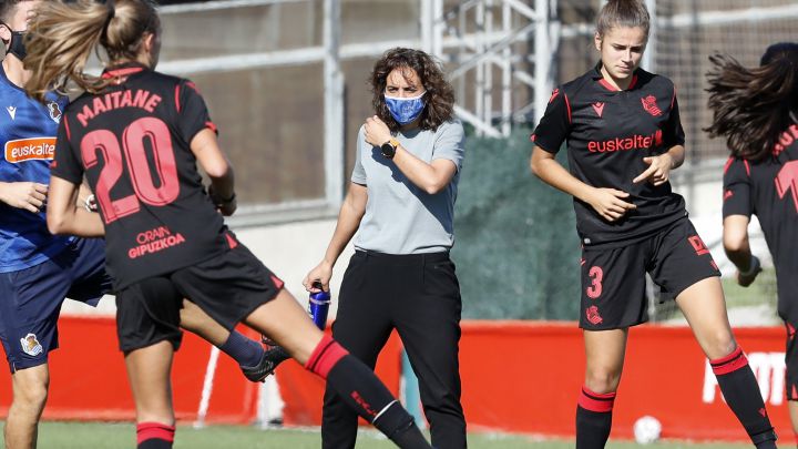Trece pioneras abren paso en los banquillos